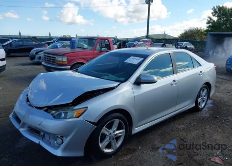 2013 Toyota Camry Se z USA, uszkodzony, nr VIN 4T1BF1FK5DU724282